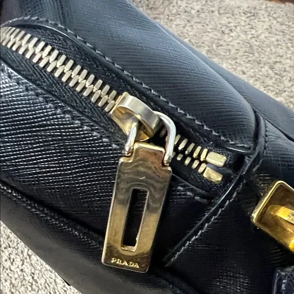 3284 Prada Black Saffiano Leather Tote - Picture 3 of 13